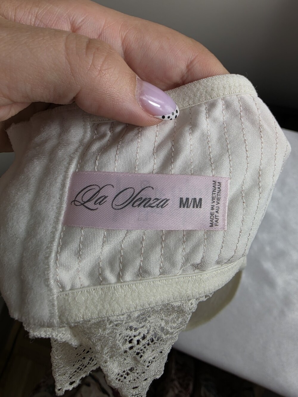 La SENZA Ivory and Blush Lace Garter Belt - Picture 6 of 7